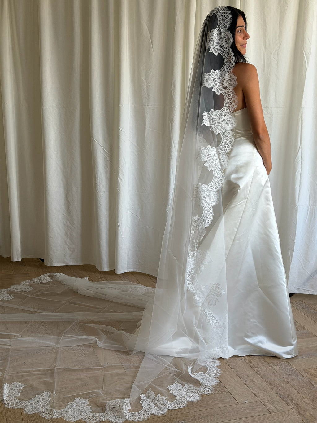 LACE TRIM MANTILLA VEIL (#7006)