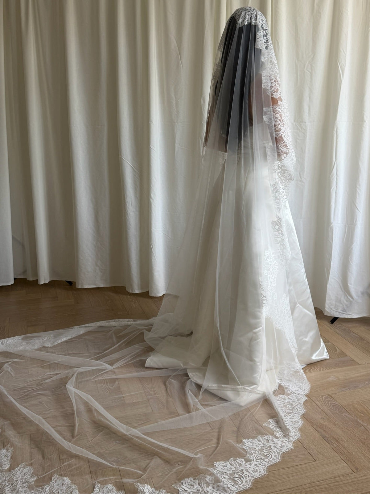 LACE TRIM MANTILLA VEIL (#7005)