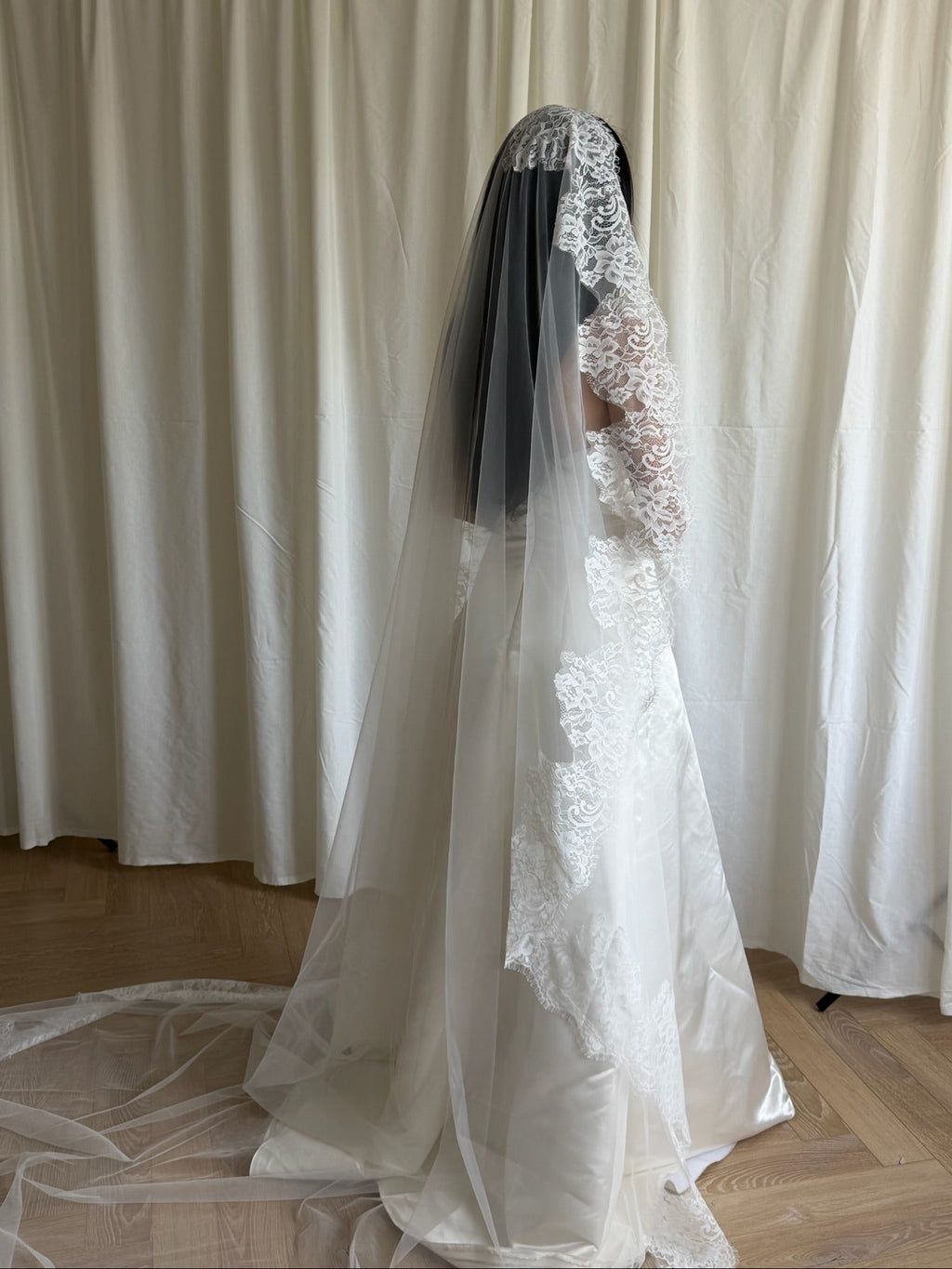 LACE TRIM MANTILLA VEIL (#7005)