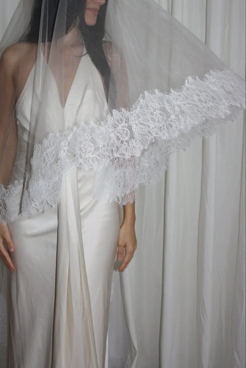 Lightweight drop veil for modern bride