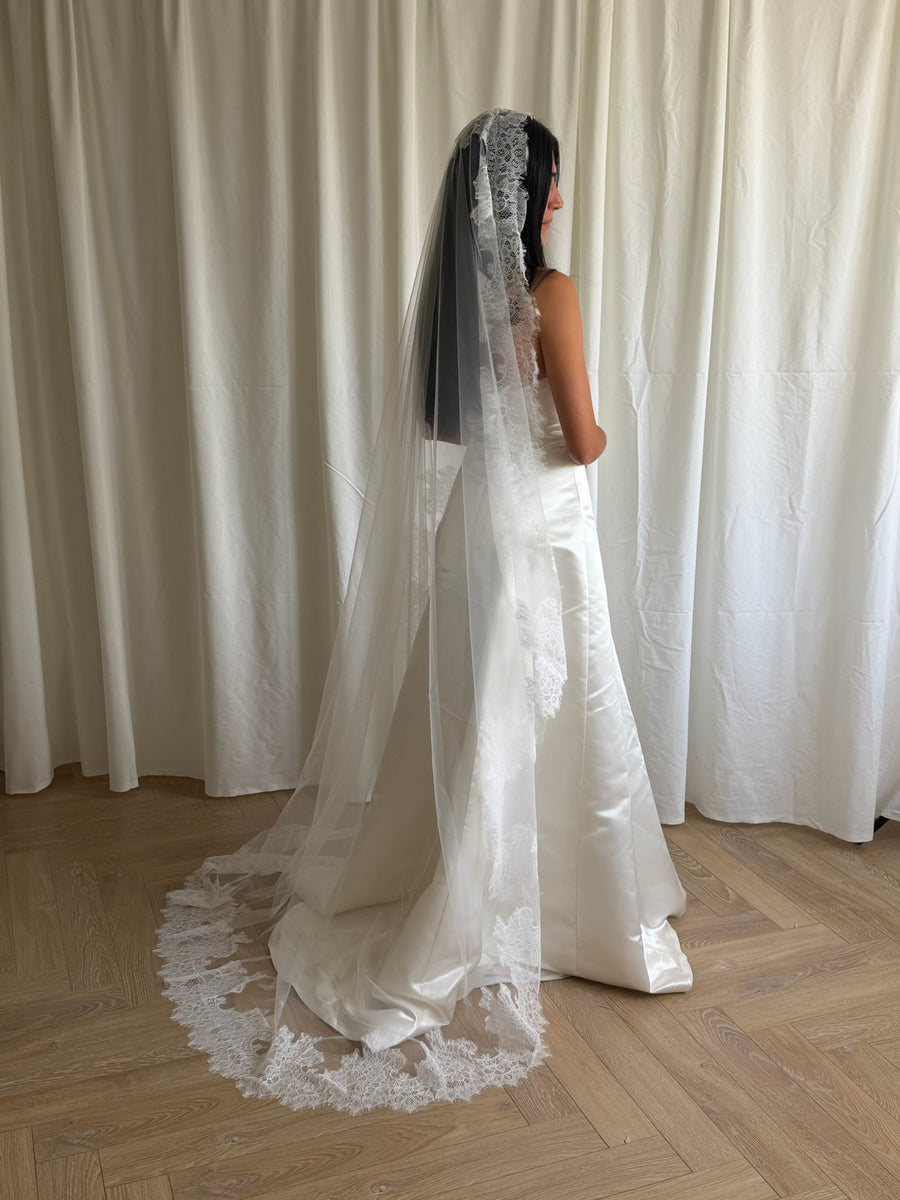 LACE TRIM MANTILLA VEIL (#7002)