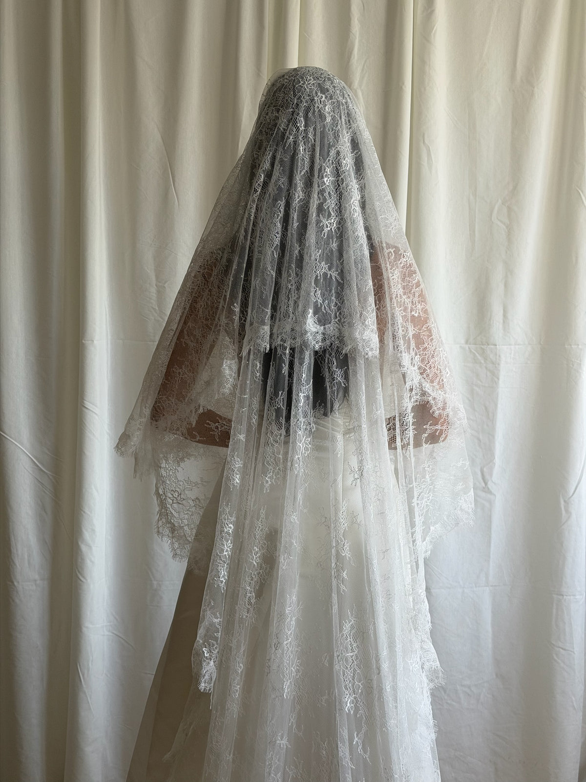 MINI SWEETHEART LACE DROP VEIL (#9003)